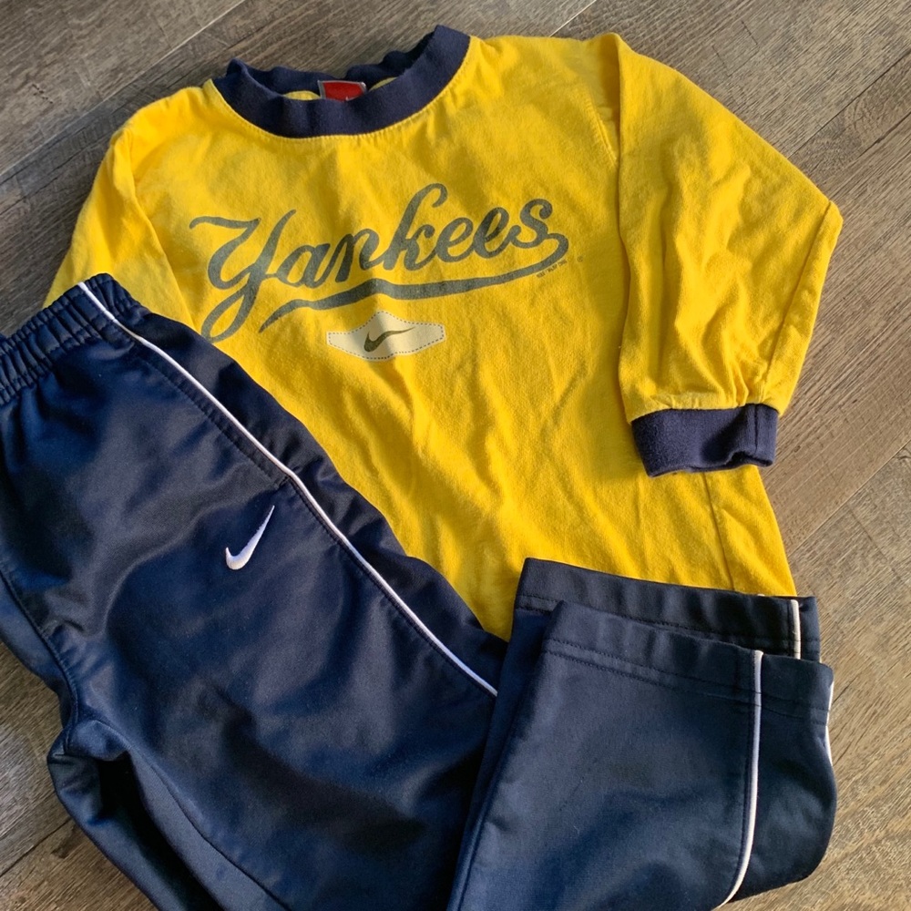 Sz 4t yankee Nike Outfit-on hold